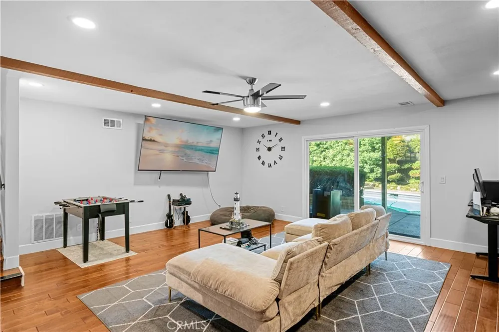 6157 Carpintero Avenue Lakewood, CA 90713
