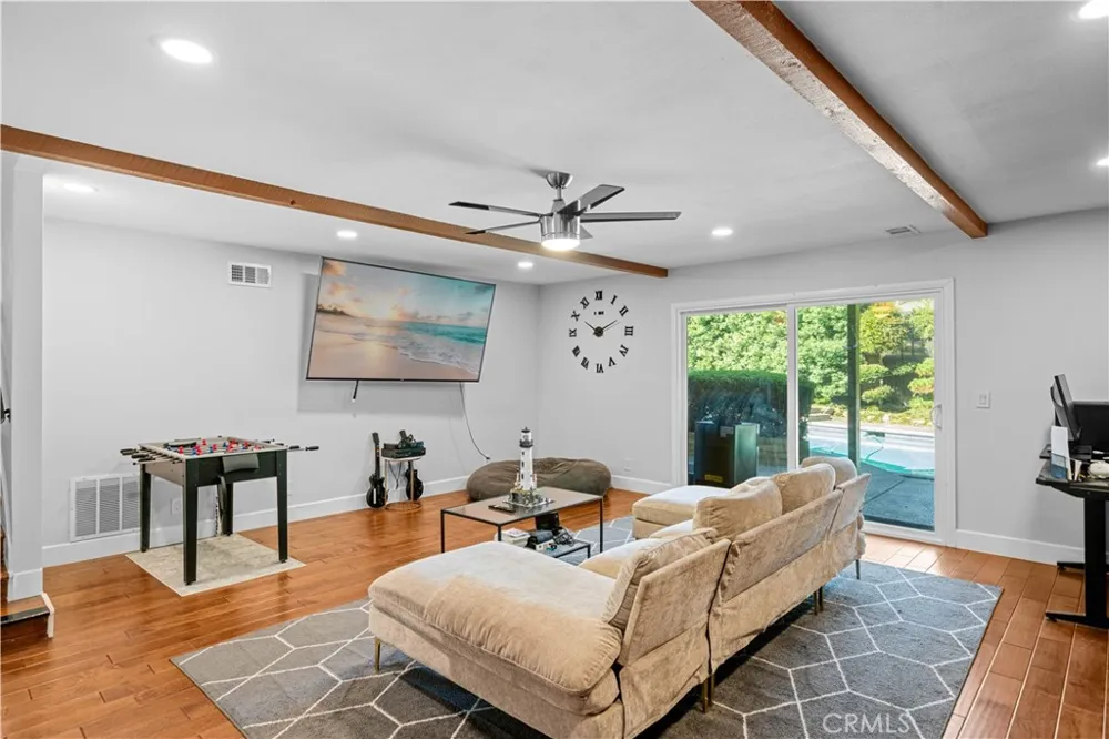 6157 Carpintero Avenue Lakewood, CA 90713