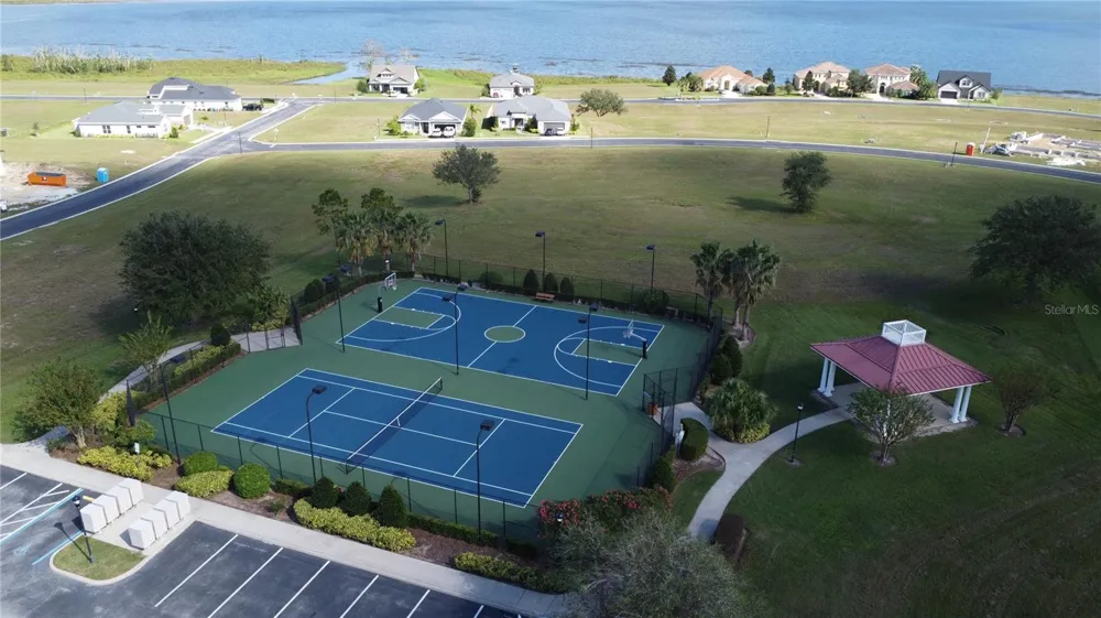 587 LOBLOLLY PLACE Auburndale, FL 33823