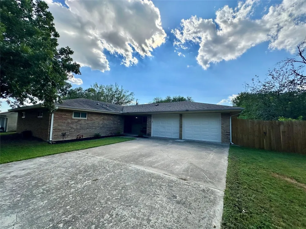 108 S Sunshine Lane Little River Academy, TX 76554