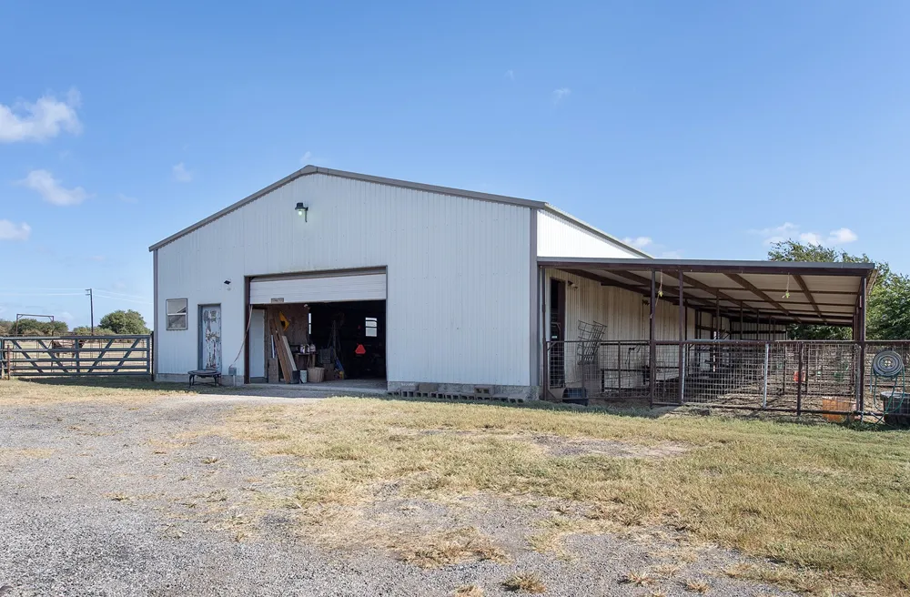 1833 County Road 305 Jarrell, TX 76537