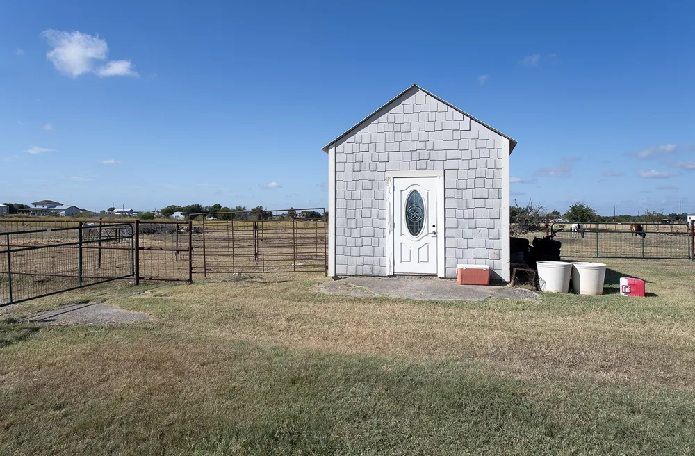 1833 County Road 305 Jarrell, TX 76537