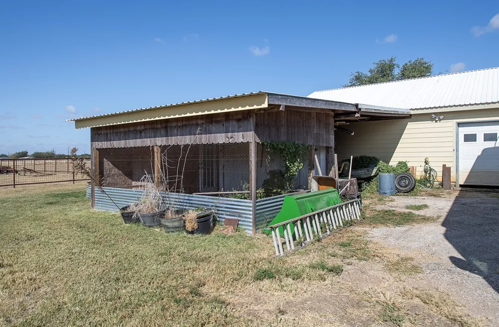 1833 County Road 305 Jarrell, TX 76537