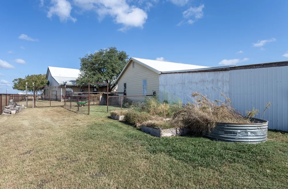 1833 County Road 305 Jarrell, TX 76537