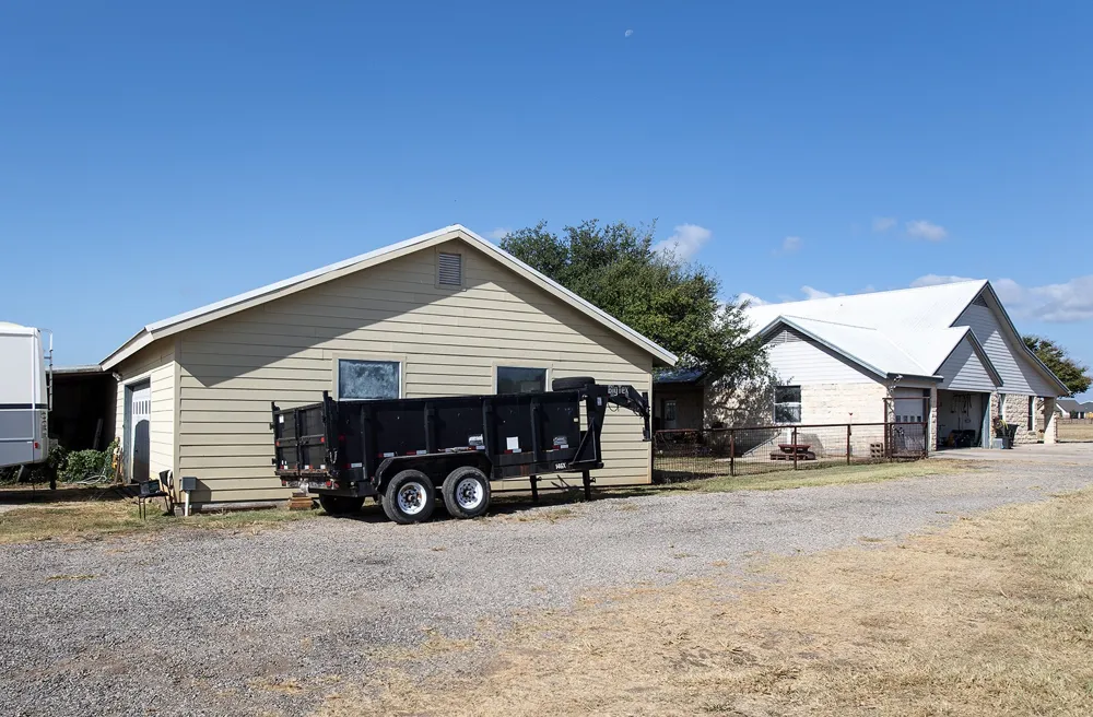 1833 County Road 305 Jarrell, TX 76537