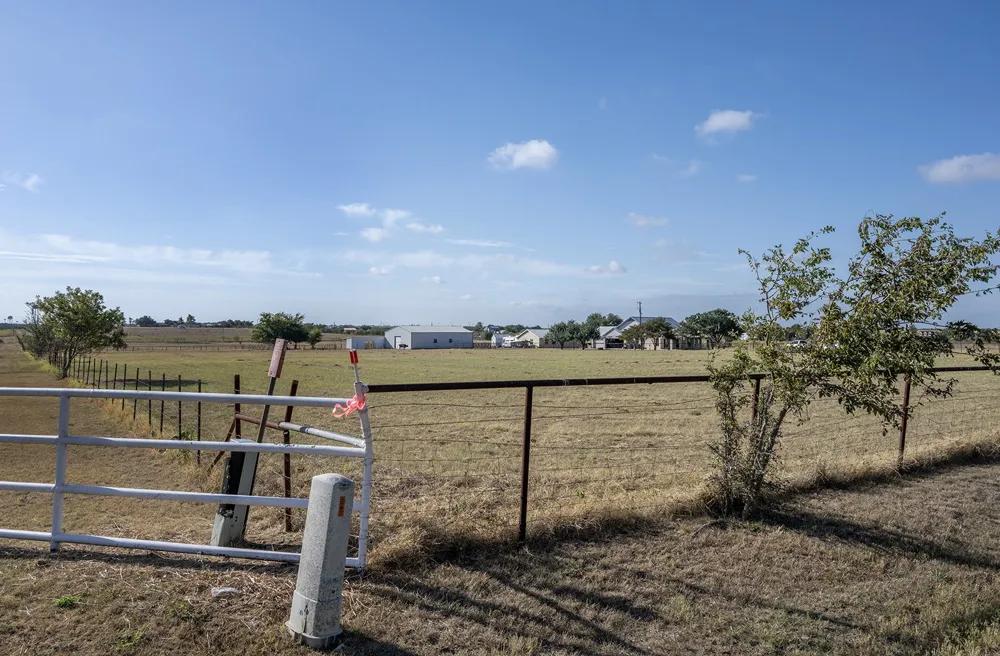 1833 County Road 305 Jarrell, TX 76537