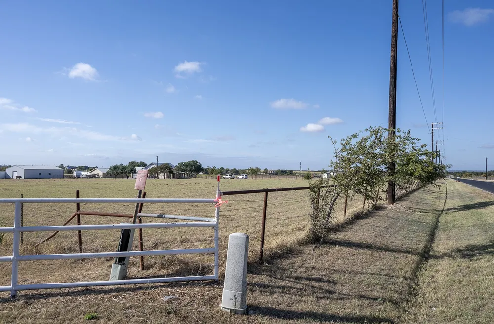 1833 County Road 305 Jarrell, TX 76537