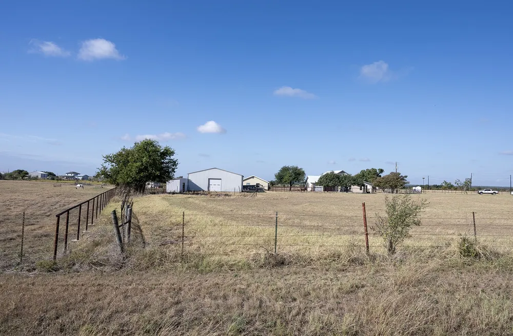 1833 County Road 305 Jarrell, TX 76537