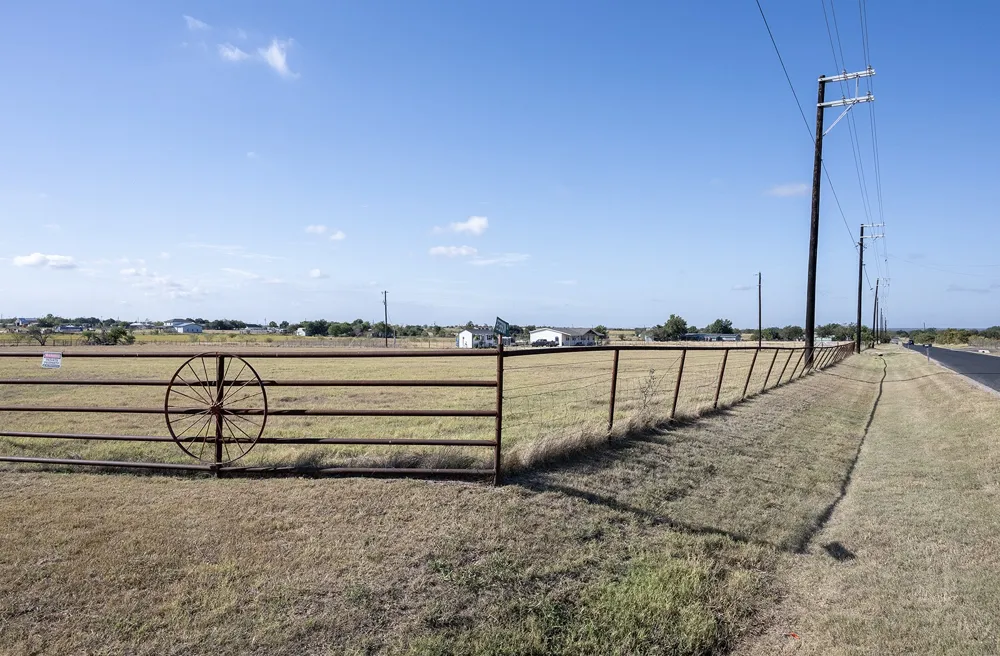 1833 County Road 305 Jarrell, TX 76537