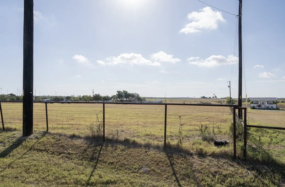1833 County Road 305 Jarrell, TX 76537