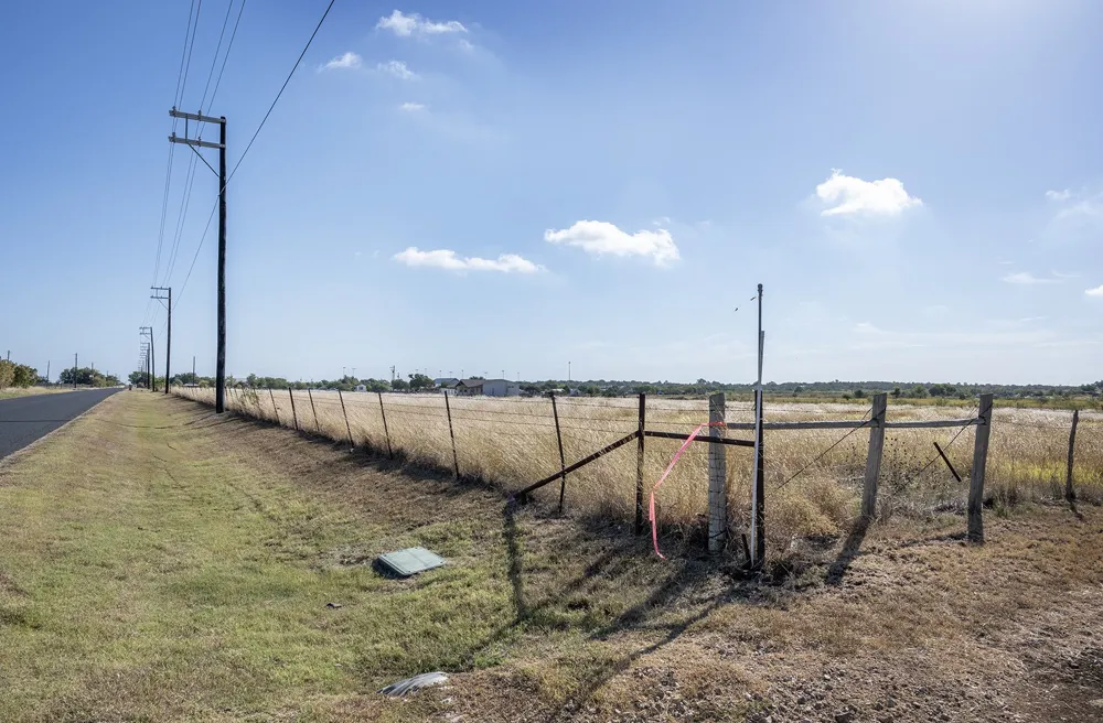 1833 County Road 305 Jarrell, TX 76537