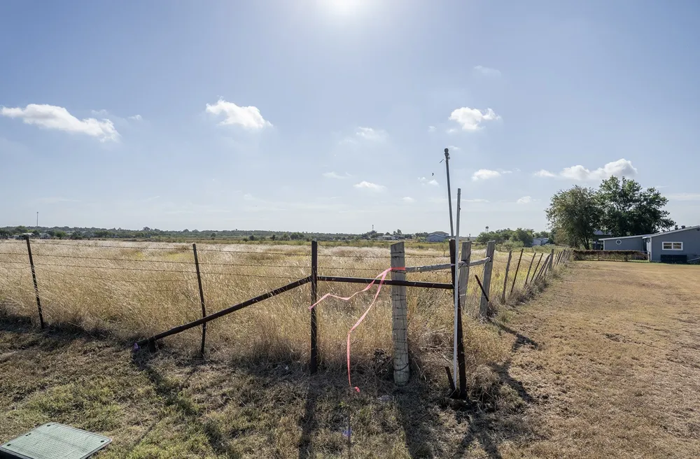1833 County Road 305 Jarrell, TX 76537