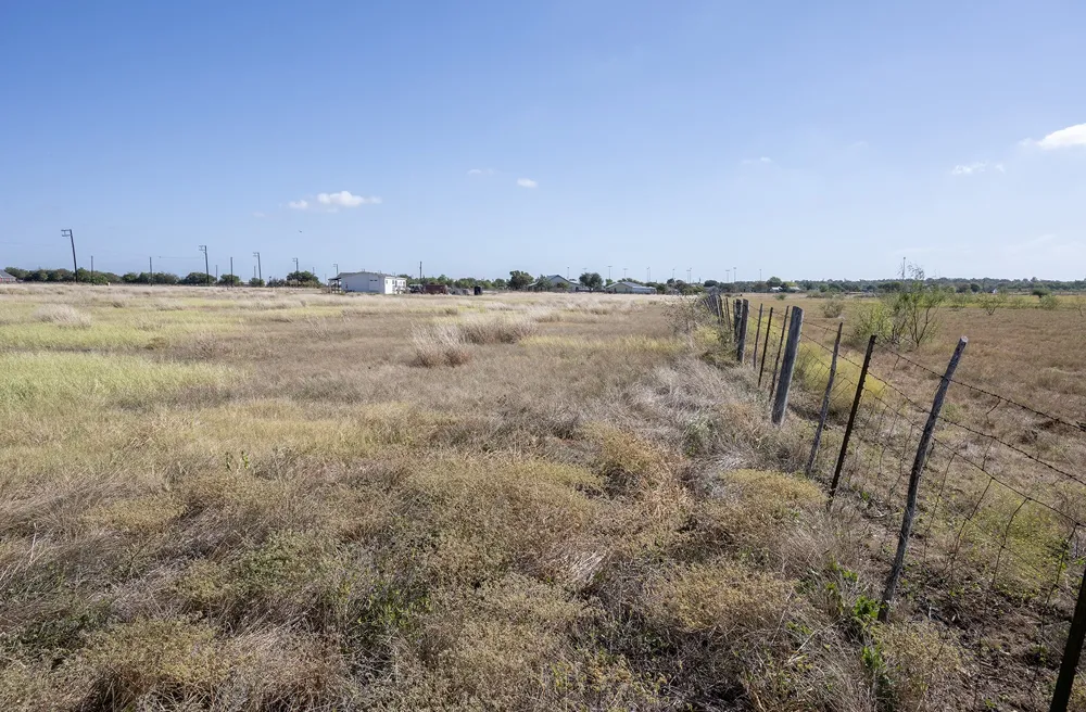 1833 County Road 305 Jarrell, TX 76537