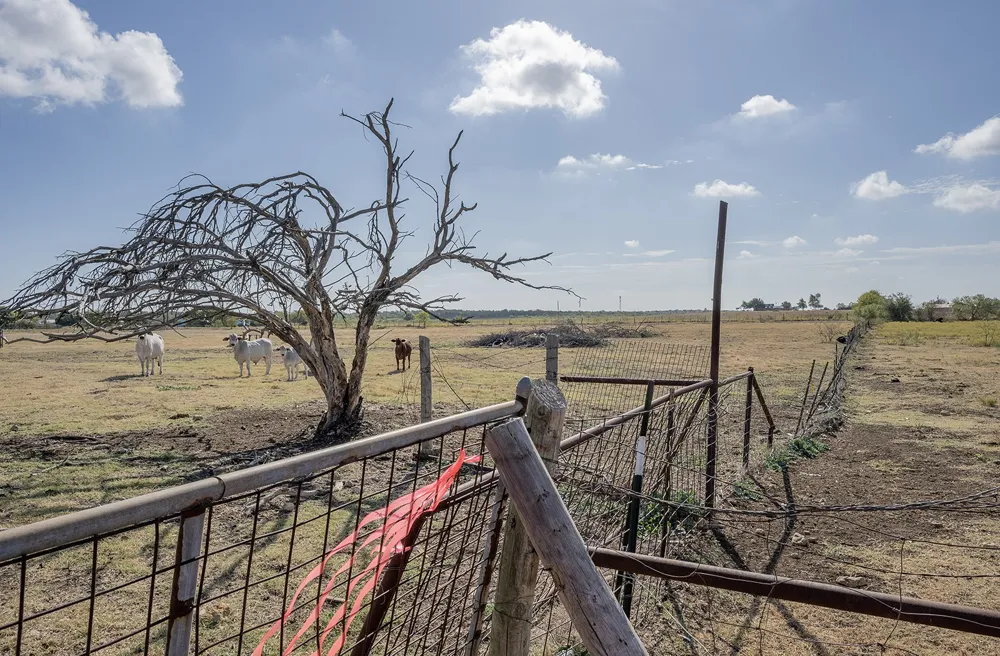 1833 County Road 305 Jarrell, TX 76537