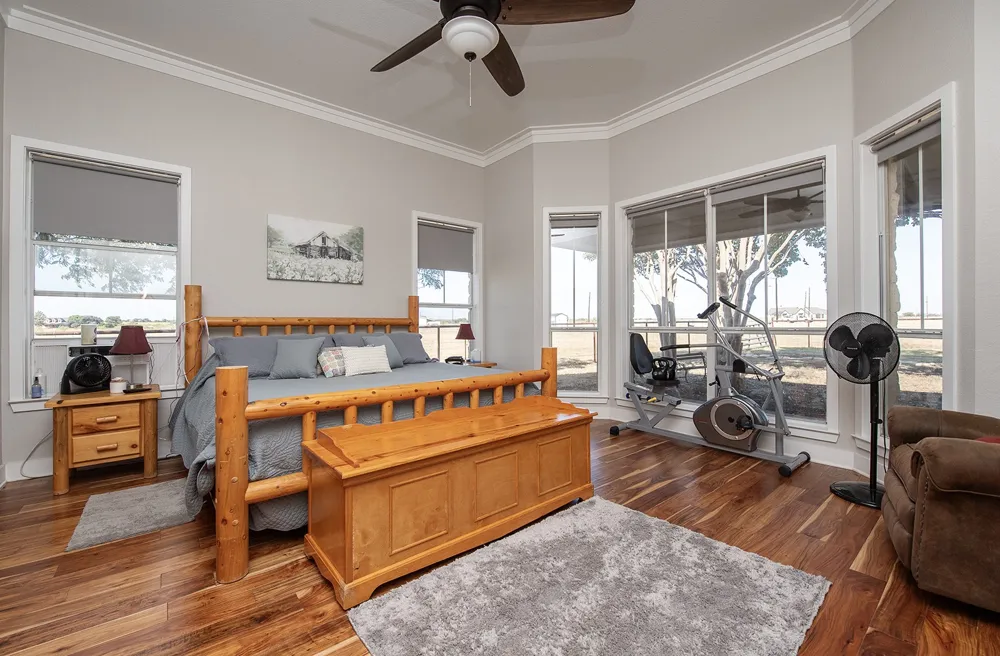 1833 County Road 305 Jarrell, TX 76537