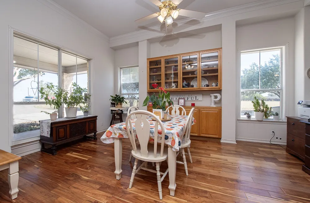 1833 County Road 305 Jarrell, TX 76537