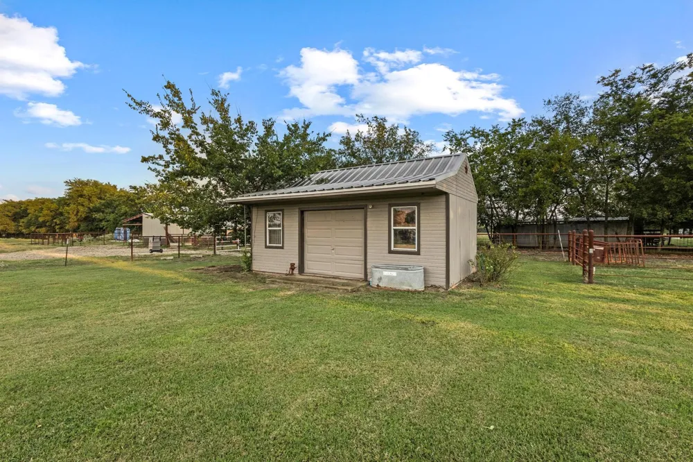 5285 County Road 3226 Lone Oak, TX 75453