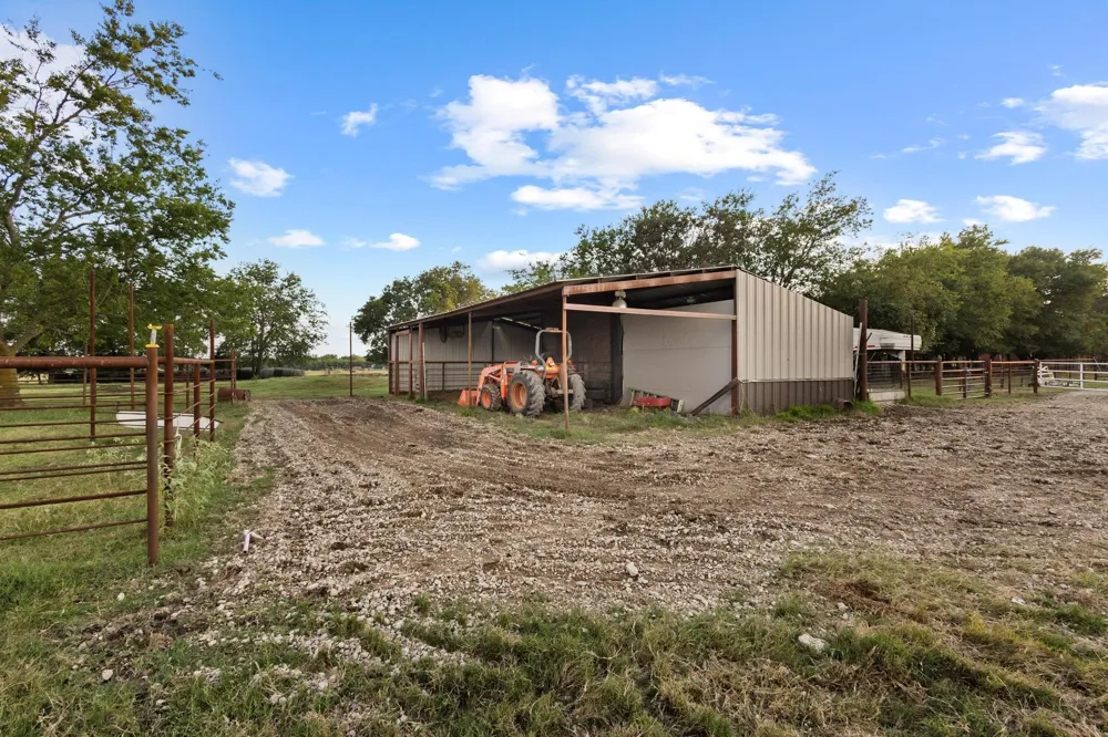 5285 County Road 3226 Lone Oak, TX 75453