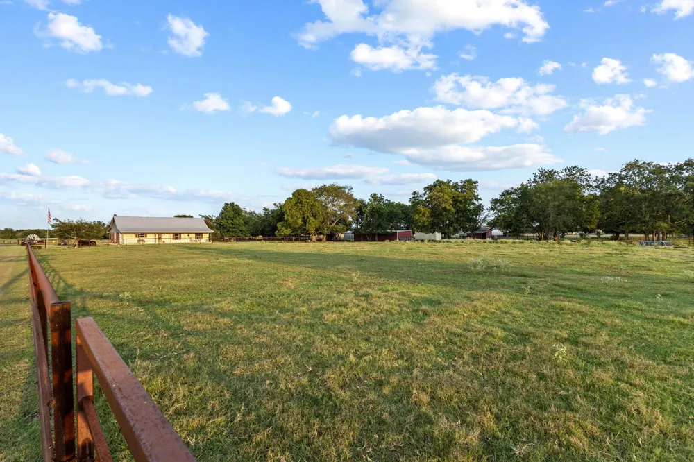 5285 County Road 3226 Lone Oak, TX 75453