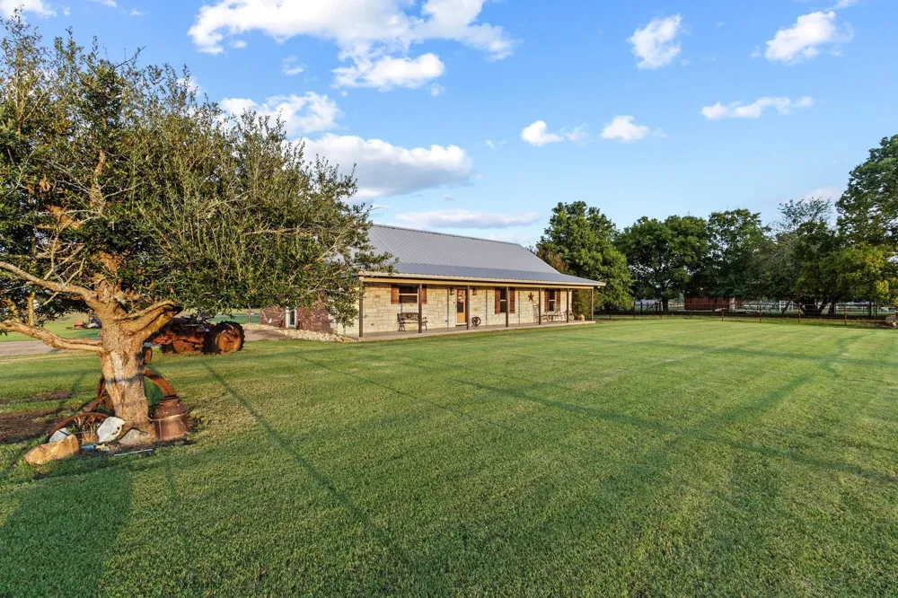 5285 County Road 3226 Lone Oak, TX 75453