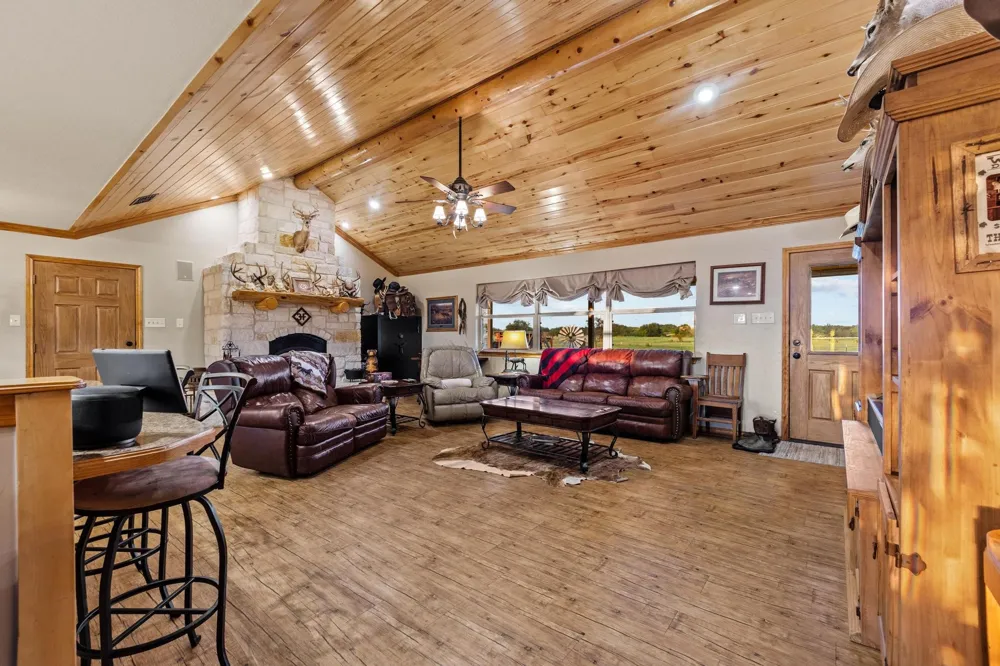 5285 County Road 3226 Lone Oak, TX 75453