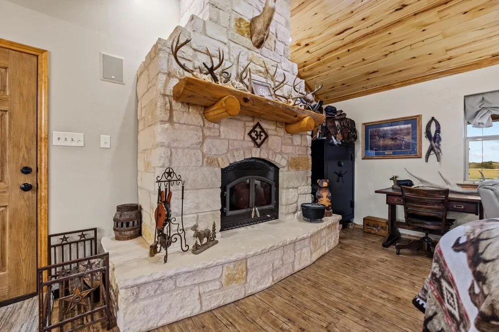 5285 County Road 3226 Lone Oak, TX 75453