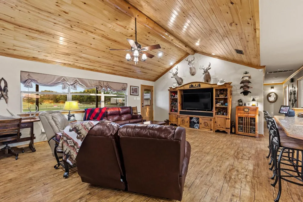 5285 County Road 3226 Lone Oak, TX 75453