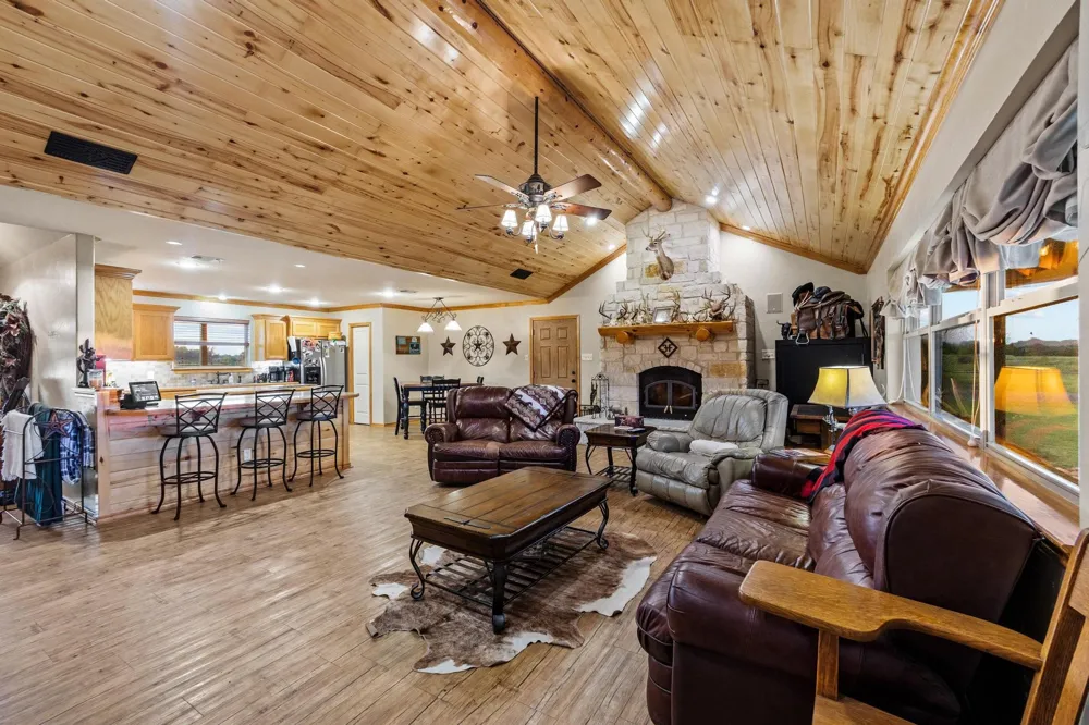 5285 County Road 3226 Lone Oak, TX 75453