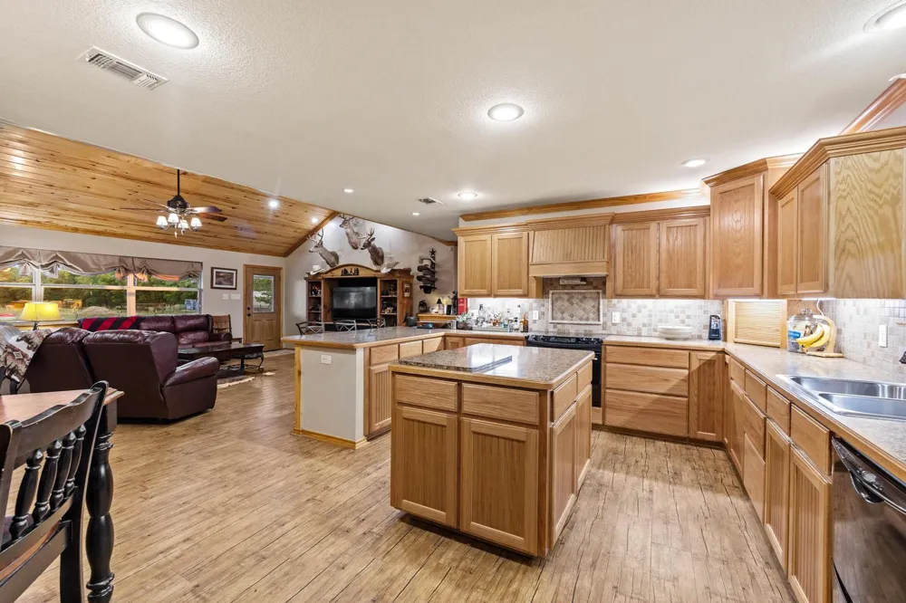 5285 County Road 3226 Lone Oak, TX 75453