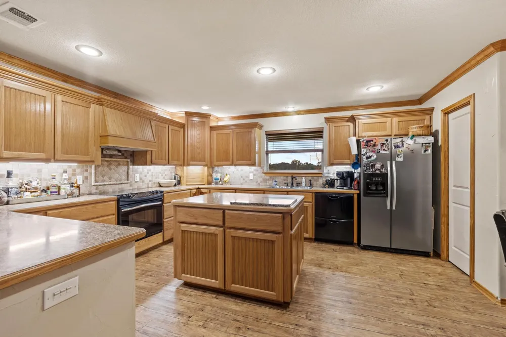 5285 County Road 3226 Lone Oak, TX 75453