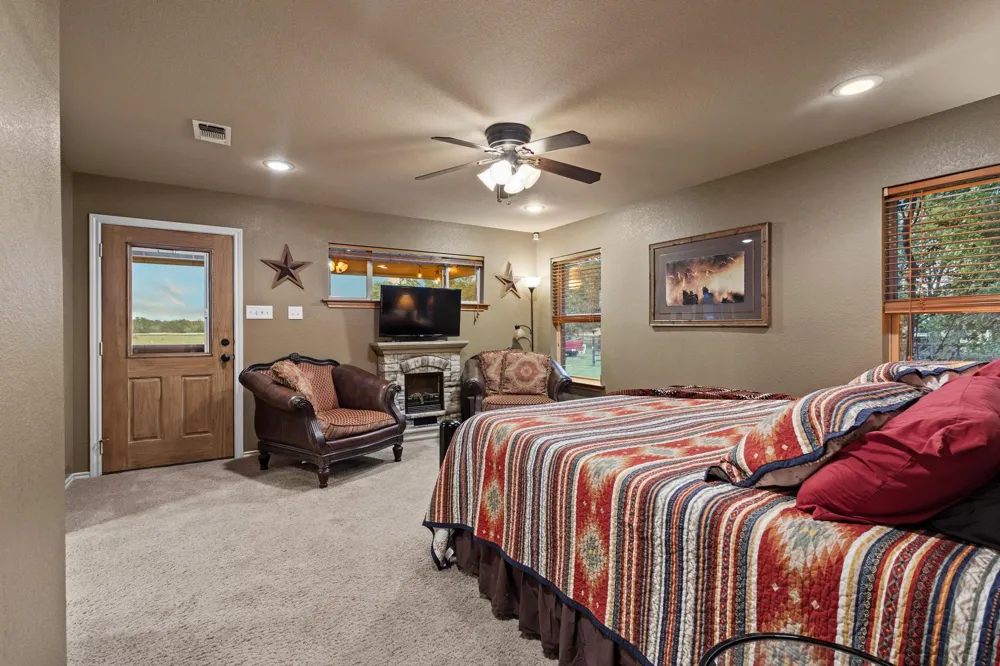 5285 County Road 3226 Lone Oak, TX 75453