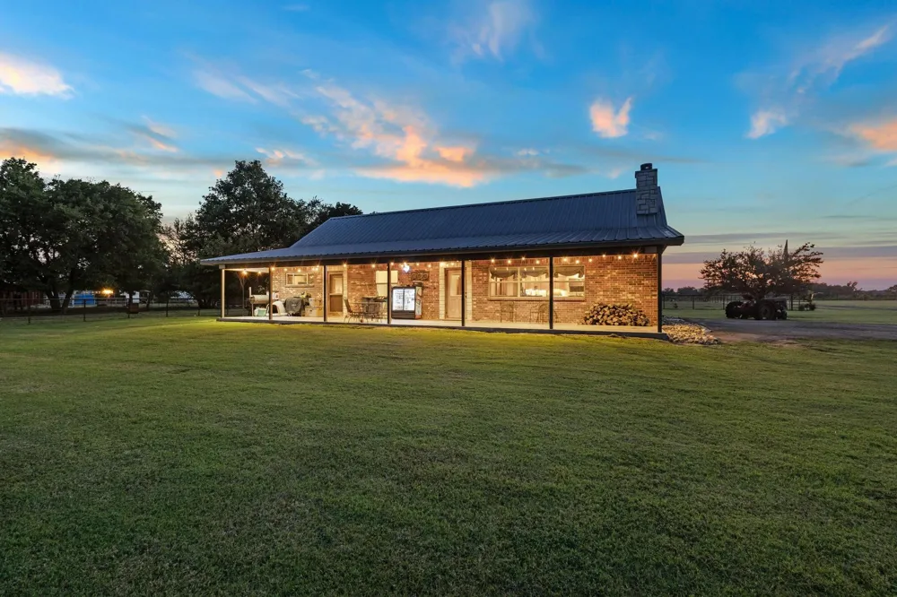 5285 County Road 3226 Lone Oak, TX 75453