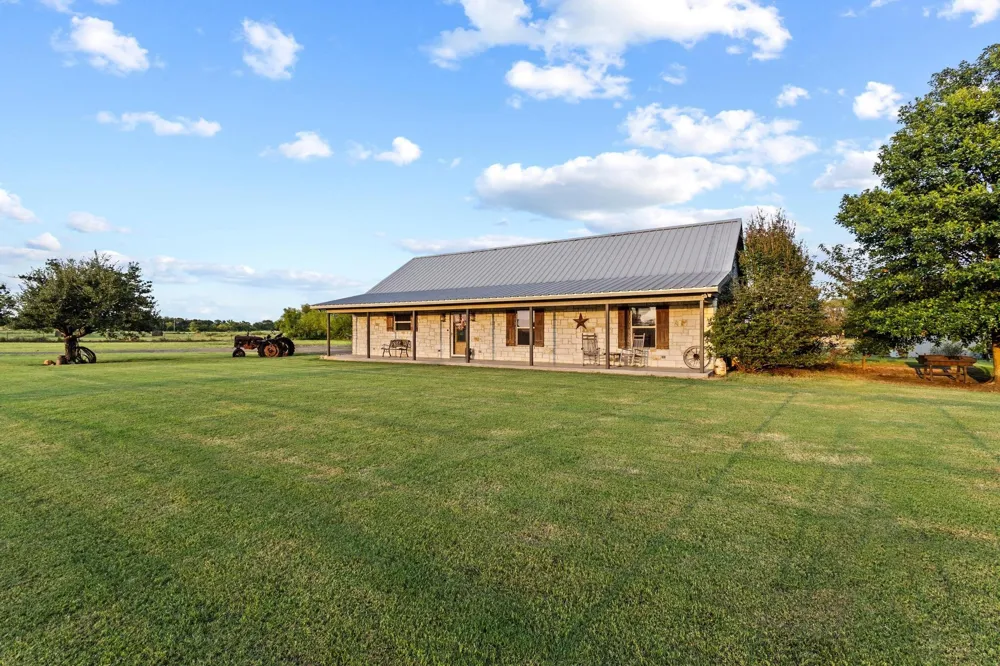 5285 County Road 3226 Lone Oak, TX 75453