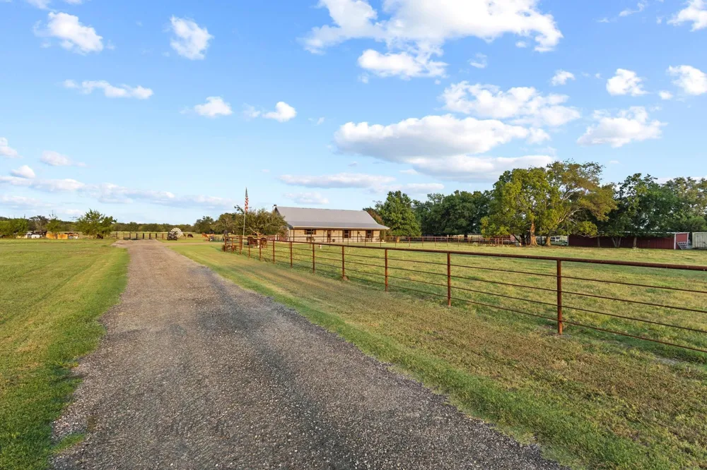5285 County Road 3226 Lone Oak, TX 75453