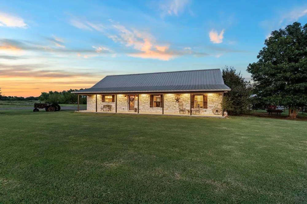 5285 County Road 3226 Lone Oak, TX 75453