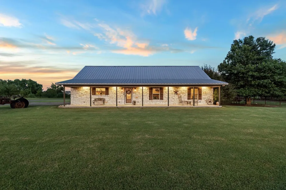 5285 County Road 3226 Lone Oak, TX 75453