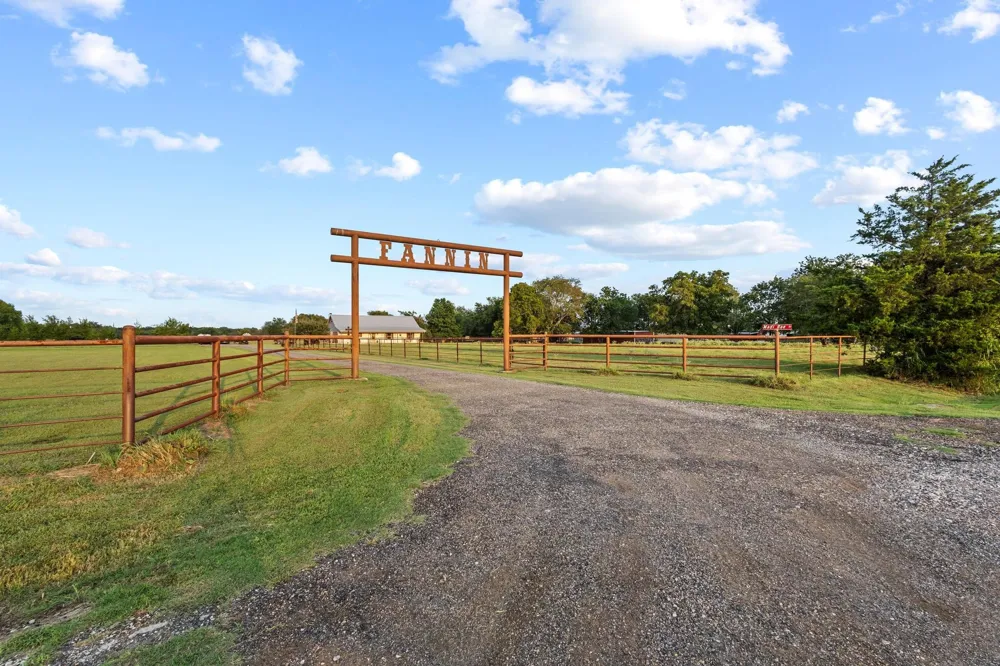5285 County Road 3226 Lone Oak, TX 75453