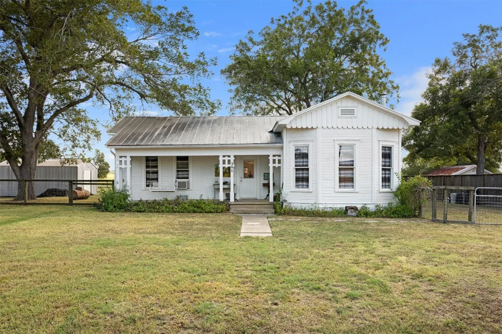 395 Centennial Street Carmine, TX 78932