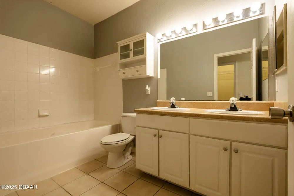 5057 NW 44th Lane #106 Gainesville, FL 32606