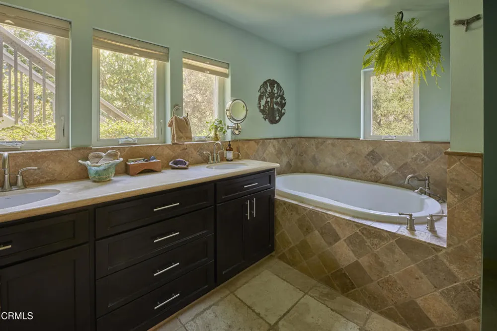 15990 Maricopa Highway Ojai, CA 93023