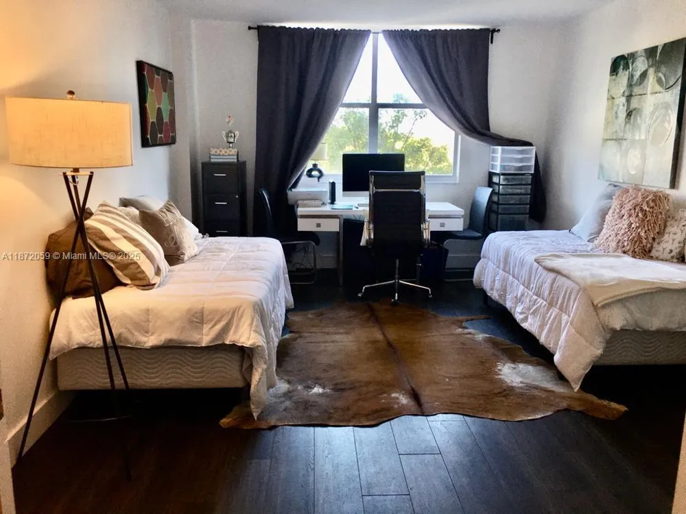 11111 Biscayne Blvd #4D Miami, FL 33181