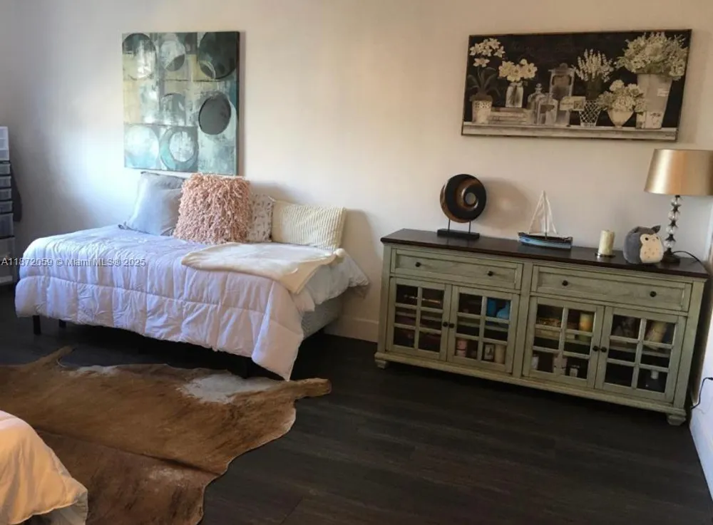 11111 Biscayne Blvd #4D Miami, FL 33181