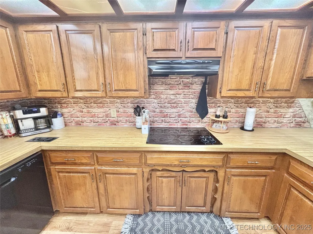 1710 E Old Military Road Stigler, OK 74462