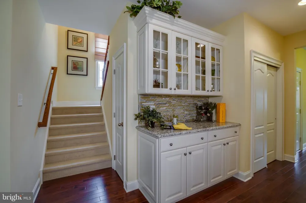 4 POND VIEW COURT Monroeville, NJ 08343