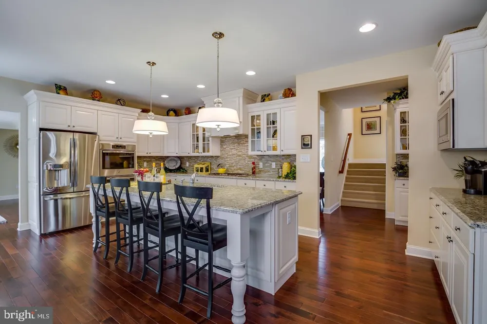 4 POND VIEW COURT Monroeville, NJ 08343
