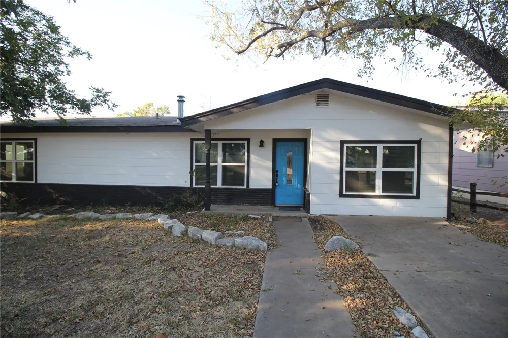 327 W Mulberry Street Fredericksburg, TX 78624