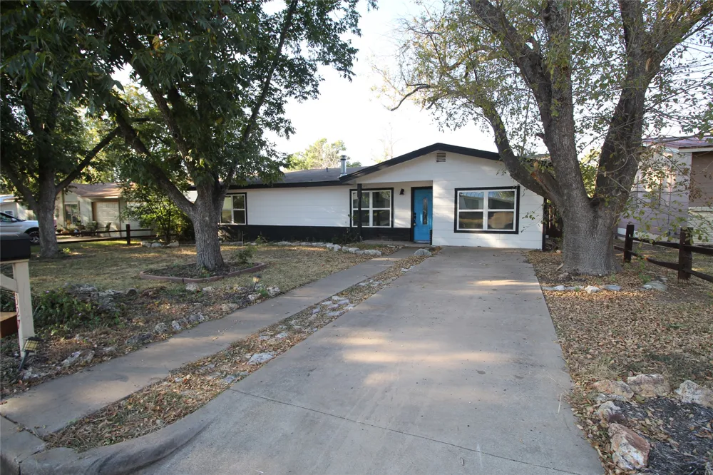 327 W Mulberry Street Fredericksburg, TX 78624