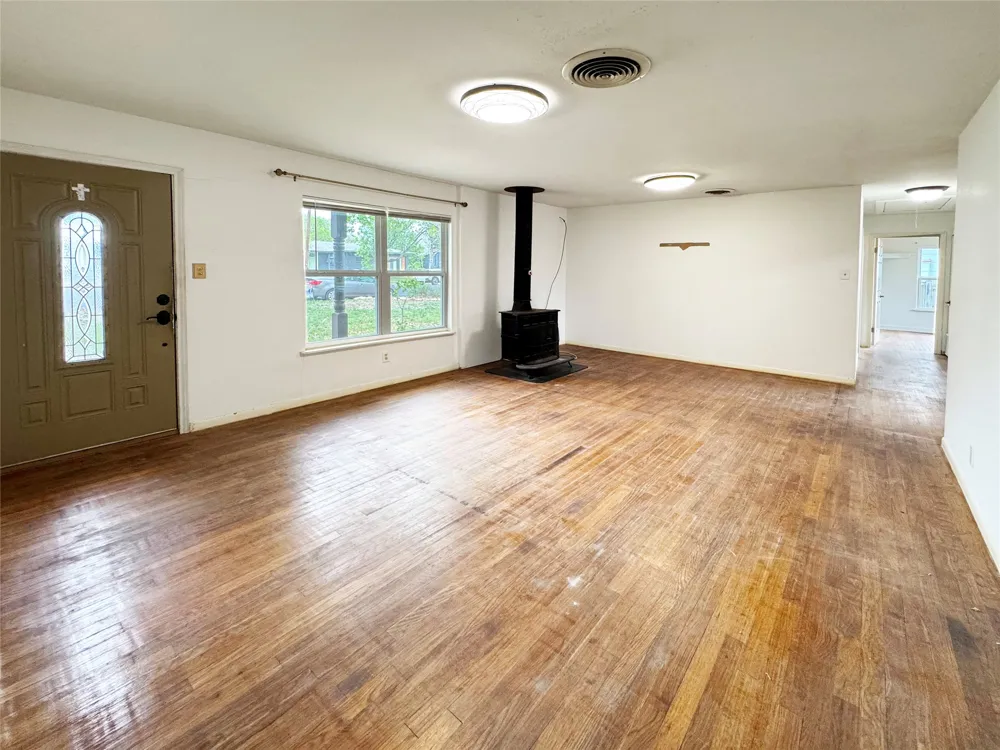 327 W Mulberry Street Fredericksburg, TX 78624