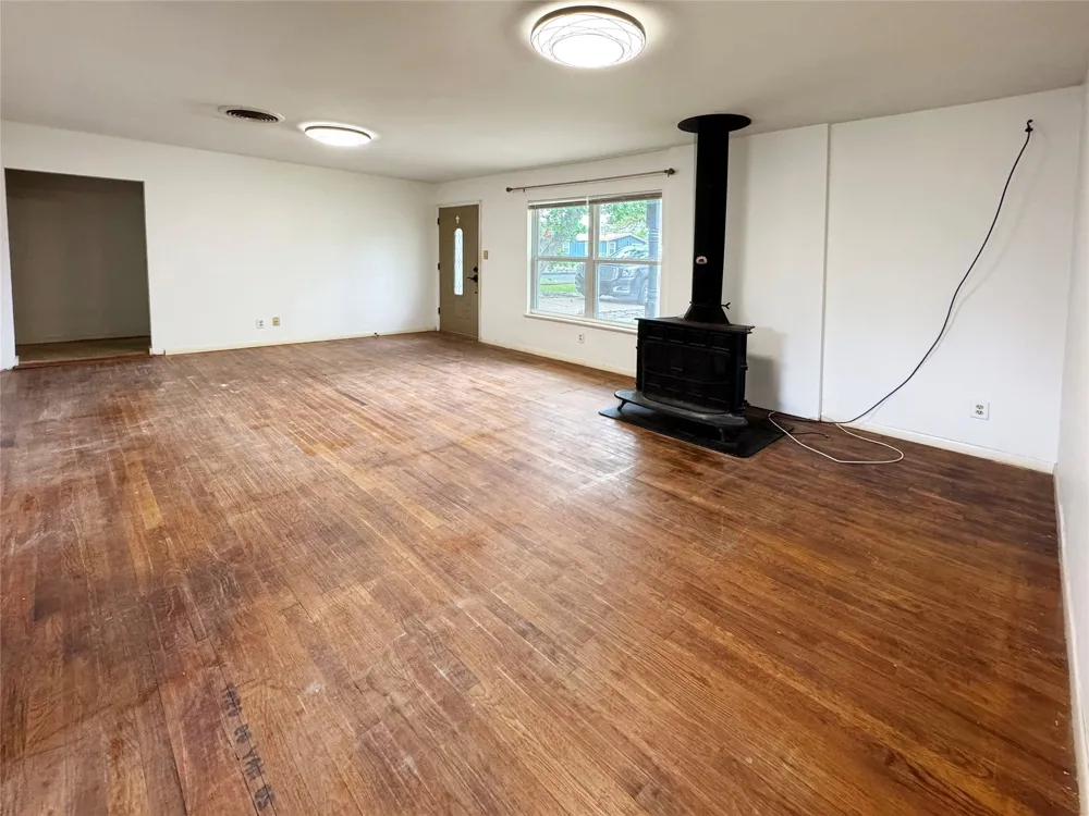 327 W Mulberry Street Fredericksburg, TX 78624