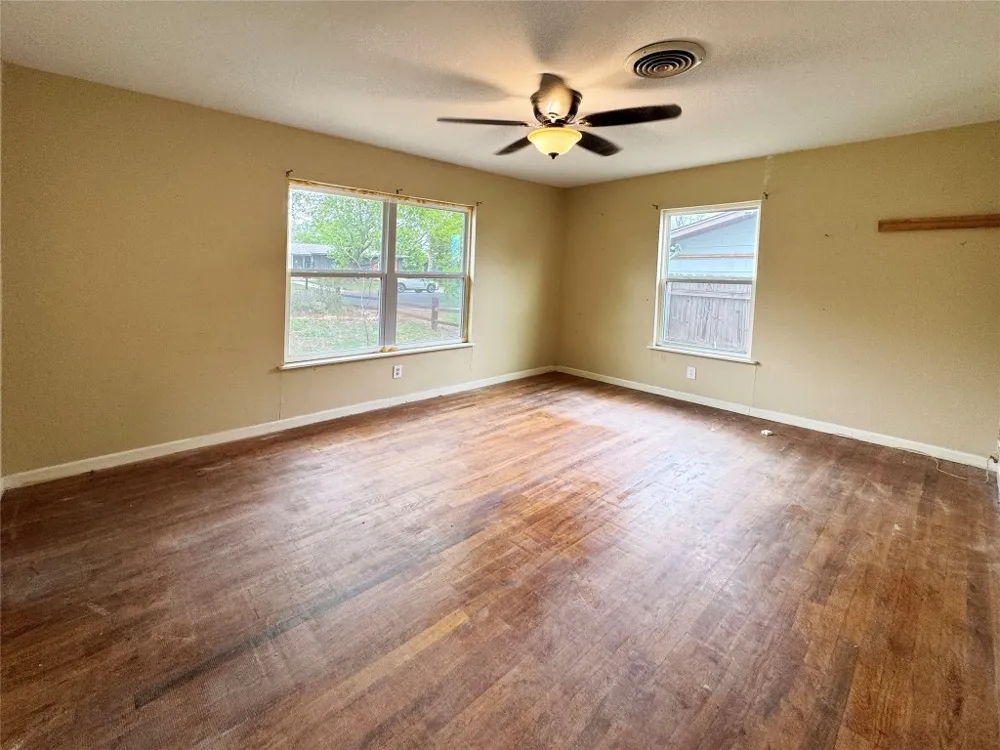 327 W Mulberry Street Fredericksburg, TX 78624